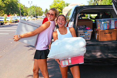 Students at moving day on campus. Links to Gifts of Life Insurance